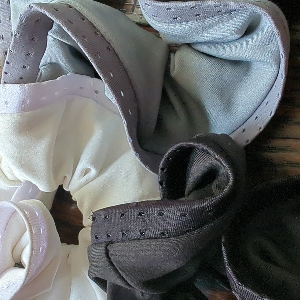 ANTHRO I Set of Three Aly Perforated Scrunchies in White, Gray, and Black - Picture 5 of 6